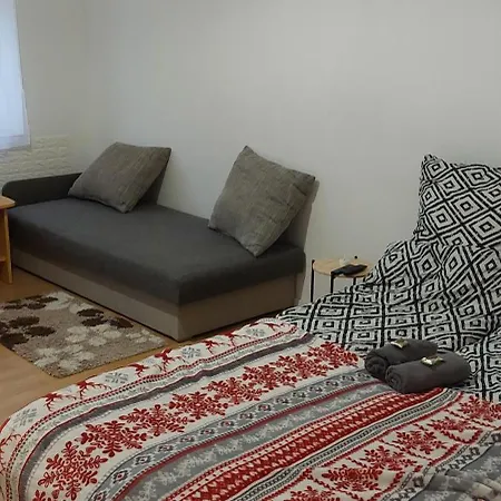 Anizs Apartmanhaz *