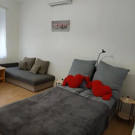 아파트 Anizs Apartmanhaz Makó