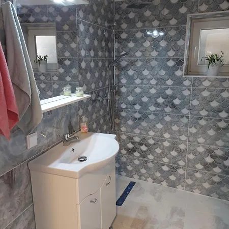 Anizs Apartmanhaz شقة Makó