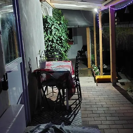 Anizs Apartmanhaz