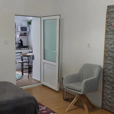Anizs Apartmanhaz