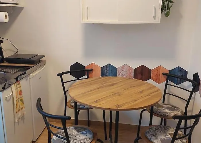 아파트 Anizs Apartmanhaz Makó
